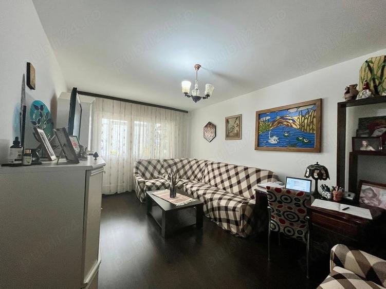 Apartament cu 3 camere decomandat în Mioriței