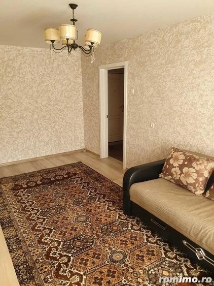 Apartament cu 2 camere semidecomandat în Tei
