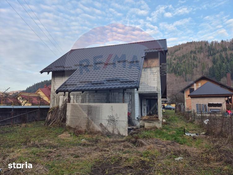 Casă cu 5 camere cu Teren 1782 Mp în Tarcău