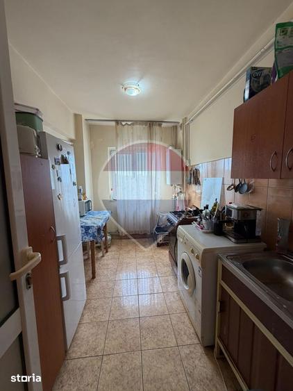 Apartament cu 2 camere decomandat în 1 Mai