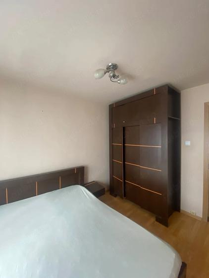 Apartament cu 4 camere decomandat în Independenței