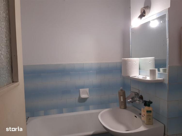Apartament cu 2 camere decomandat în Podul de Fier