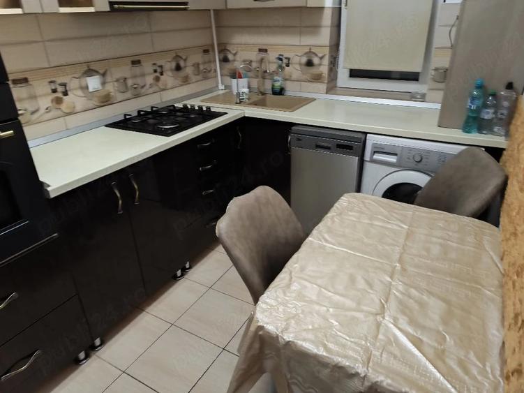 Apartament cu 3 camere decomandat în Cetate
