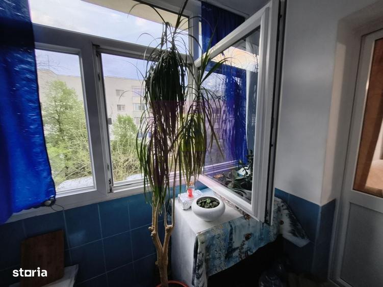 Apartament cu 3 camere decomandat în Colentina