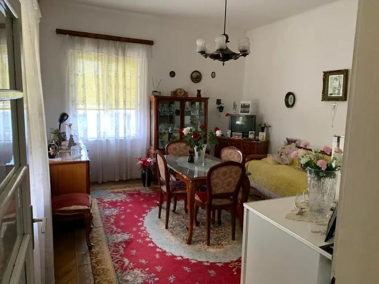 Casă cu 3 camere în Central