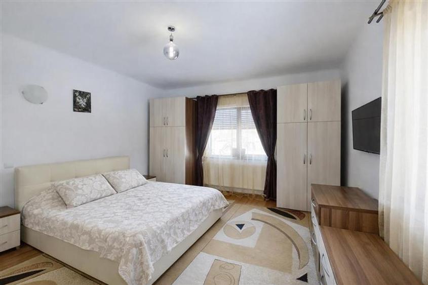 Casă individuală cu 3 camere cu Teren 1741 Mp în Central