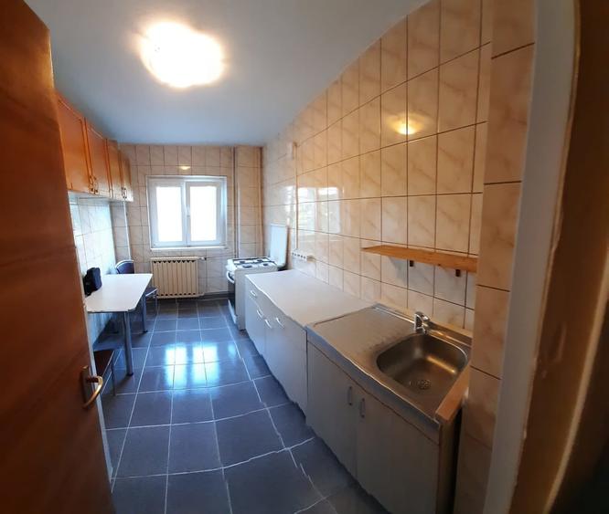 Apartament cu 2 camere decomandat în Teiul Doamnei