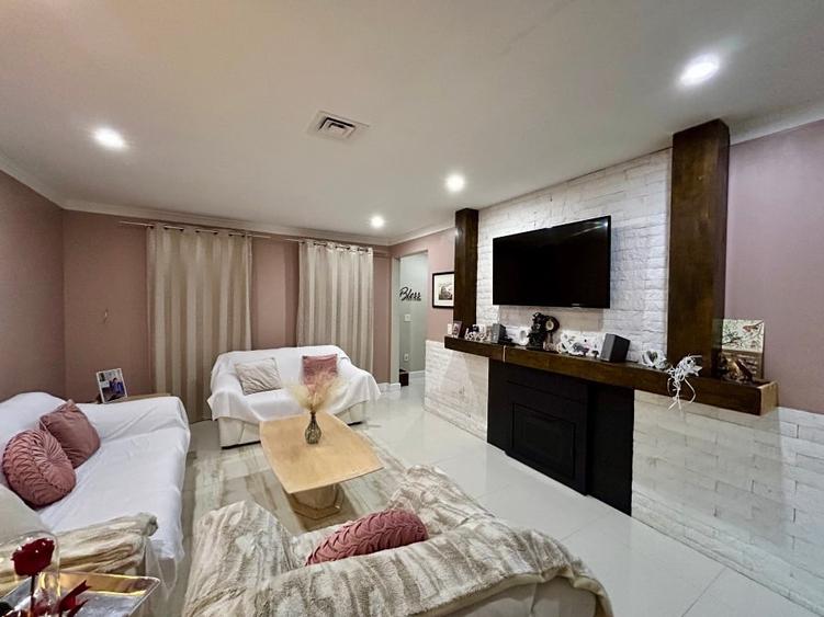 Casă individuală cu 7 camere cu Teren 542 Mp în Centura