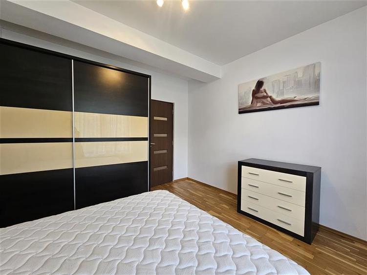 Apartament cu 2 camere semidecomandat, mobilat în Schei