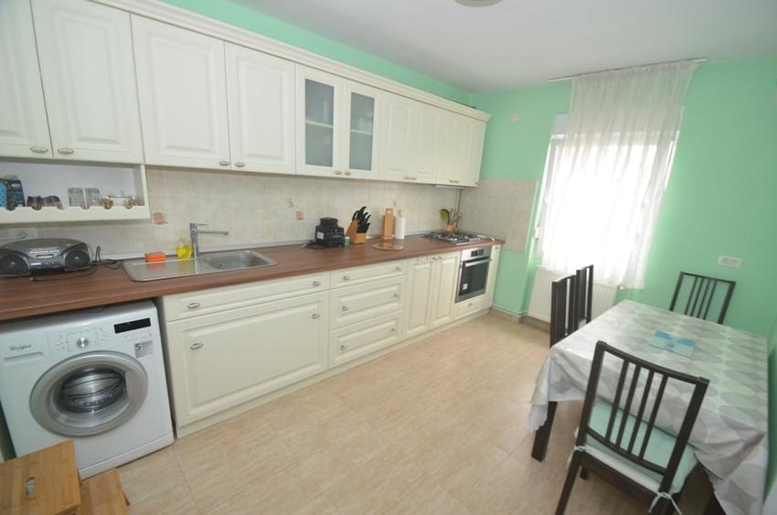 Apartament cu 3 camere decomandat în Bălcescu