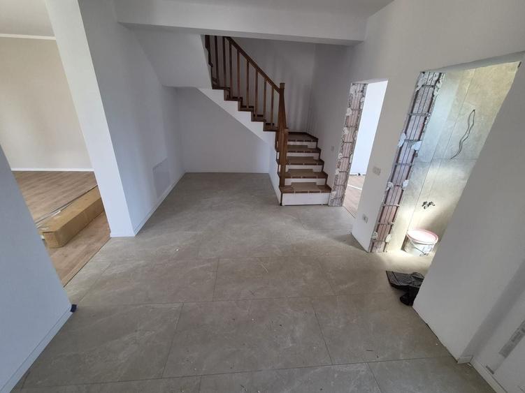 Duplex cu 4 camere cu Canalizare în Giroc