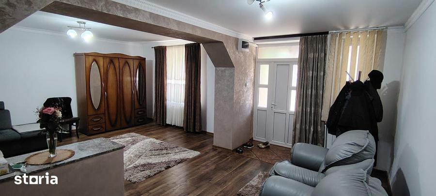 Casă cu 5 camere cu Teren 250 Mp în Central