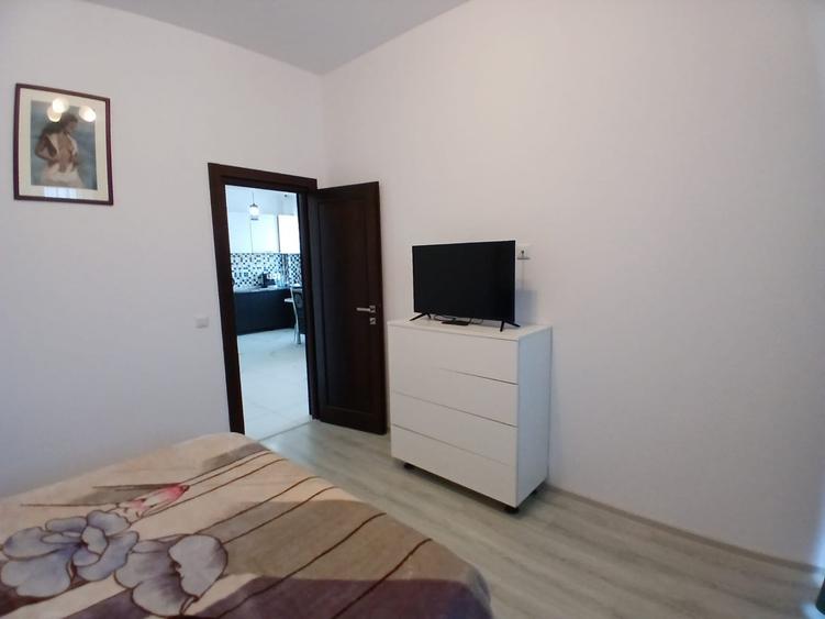 Apartament cu 3 camere semidecomandat, mobilat în Canta