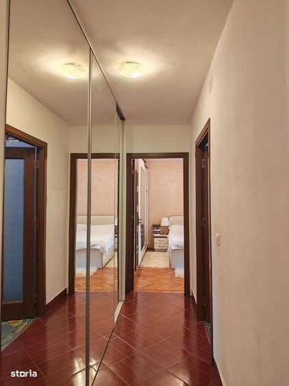 Apartament cu 3 camere decomandat, mobilat în Cornișa