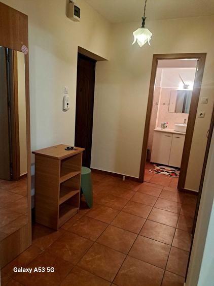 Inchiriez garsoniera decomandata Varra Luminoasa 5 minute metrou - 2