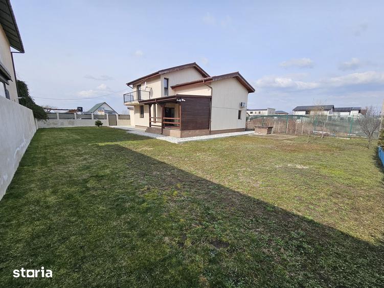 Casă cu 5 camere cu Teren 600 Mp în Tărtășești