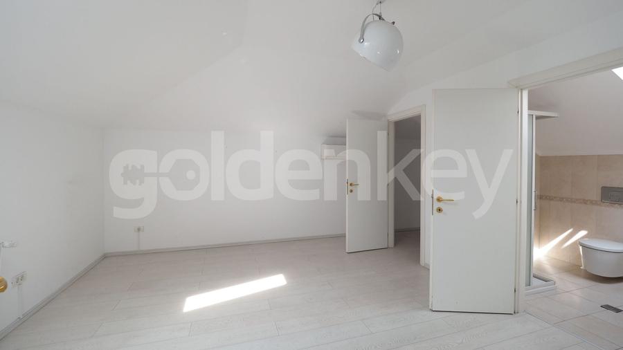 Vila cu finisaje moderne in complex rezidential - 35