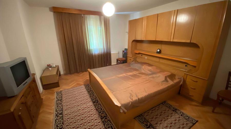 Casă cu 4 camere cu Teren 3100 Mp în Central