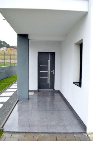 Casă individuală cu 4 camere cu Teren 430 Mp în Florești