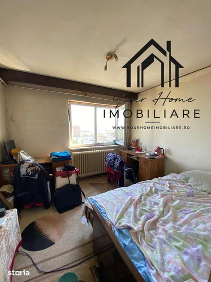 Apartament cu 3 camere semidecomandat în Craiovița Nouă