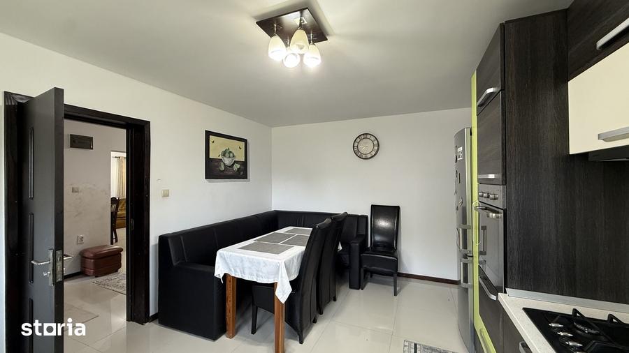 Casă cu 4 camere cu Teren 3000 Mp în Sadova