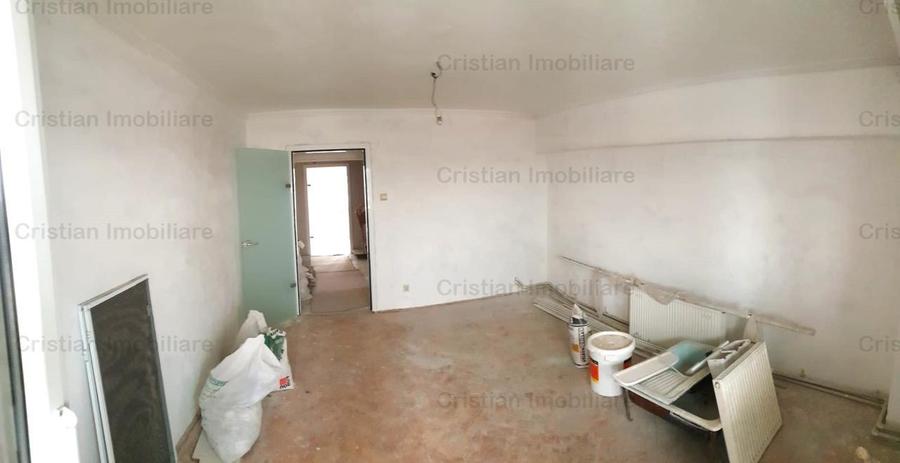 Apartament cu 4 camere decomandat în Apollo