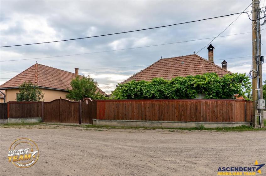 Casă cu 3 camere cu Teren 1123 Mp în Lunga