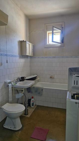 Casă cu 4 camere cu Canalizare în Central