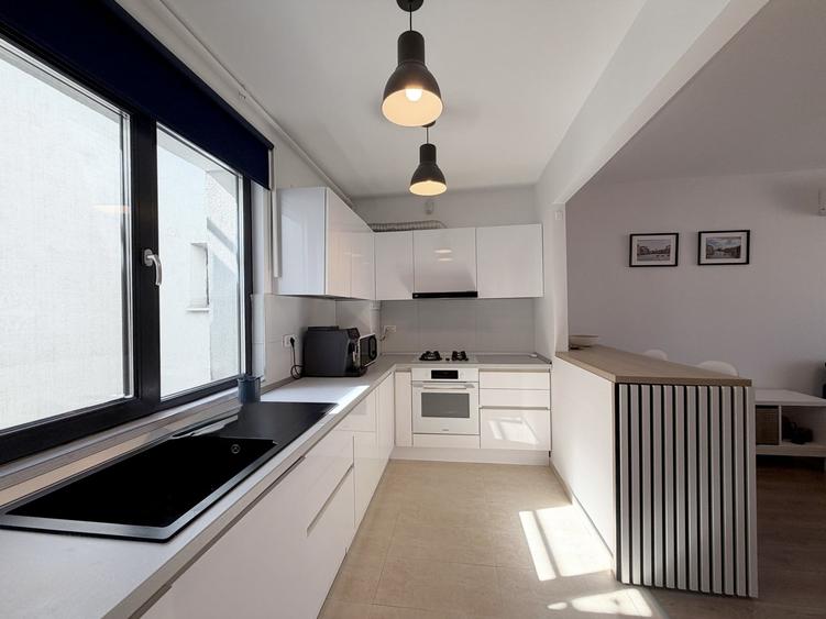 Apartament cu 2 camere semidecomandat, mobilat în Pipera