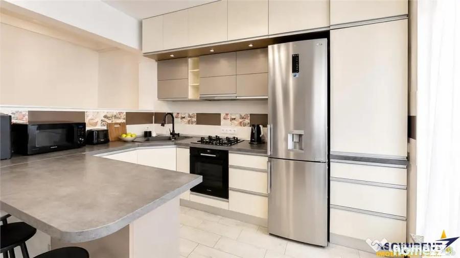 Apartament cu 3 camere decomandat în Centură