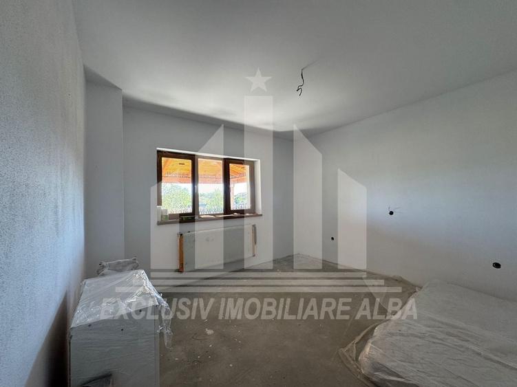 Casă individuală cu 5 camere cu Canalizare în Micești
