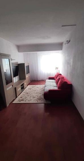 Apartament cu 3 camere decomandat în Drumul Taberei