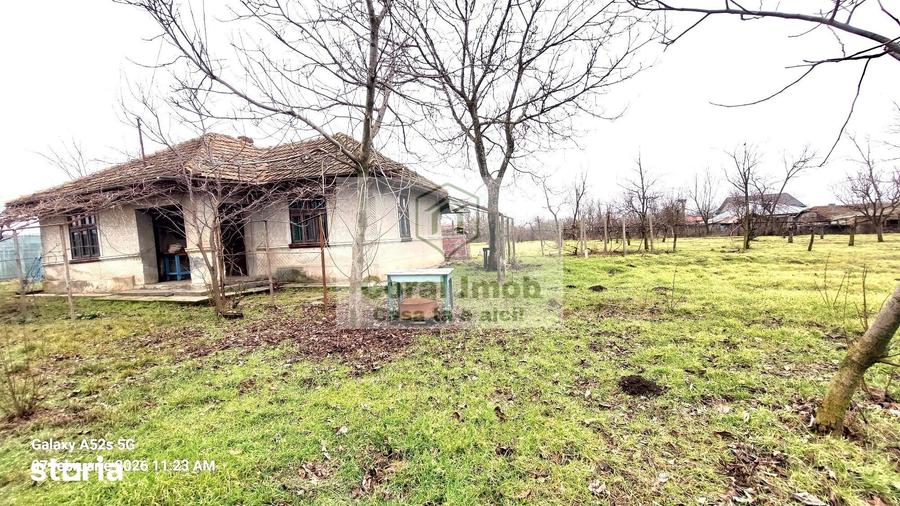 Casă cu 2 camere cu Teren 2016 Mp în Traian
