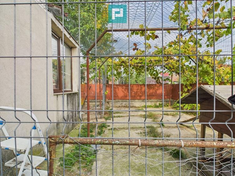 Casă individuală cu 4 camere cu Canalizare în Plopi