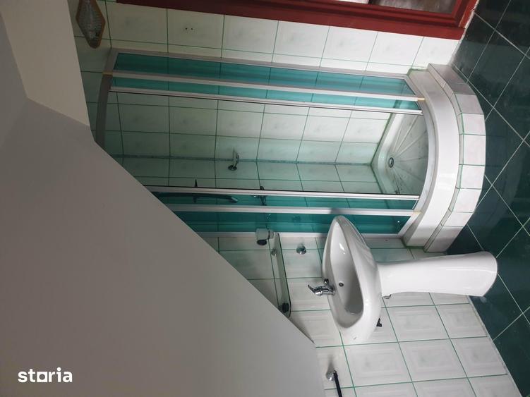 Casă cu Teren 1800 Mp în Vadu Moldovei