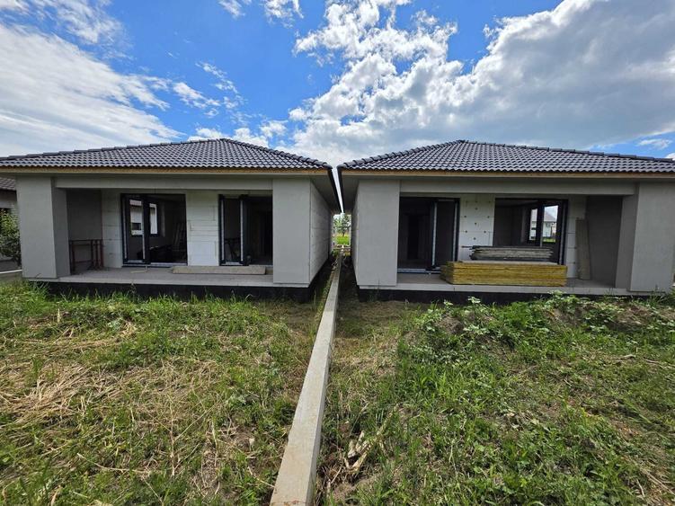 Casă cu 3 camere în Teiu