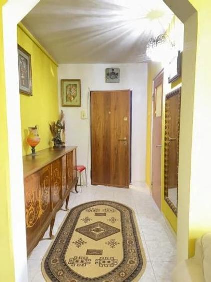 Apartament cu 3 camere semidecomandat în Dristor