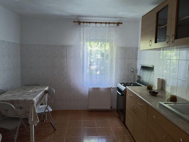 Apartament cu 2 camere semidecomandat în Enachiță Văcărescu