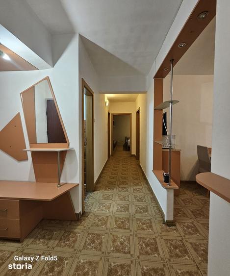 Apartament cu 3 camere decomandat în Nufărul