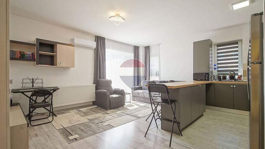 Apartament cu 3 camere decomandat în Tractorul