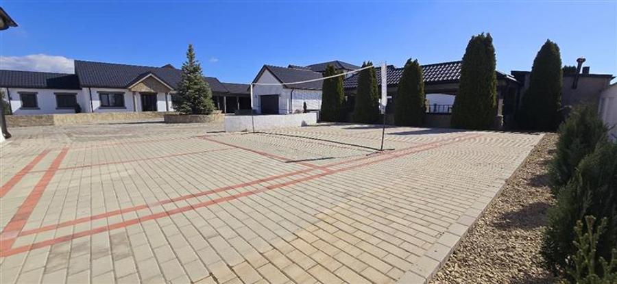 Casă individuală cu 8 camere cu Piscina în Poșta Câlnău
