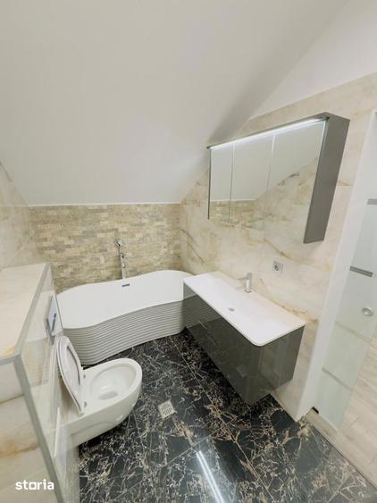 Casă cu 4 camere cu Teren 200 Mp în Central