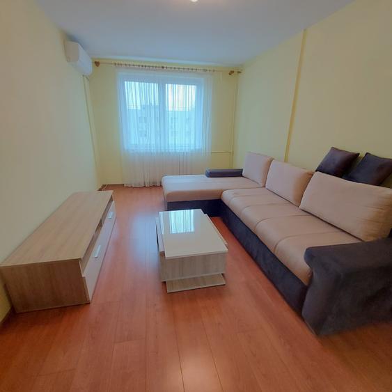 Apartament cu 3 camere semidecomandat în Dristor