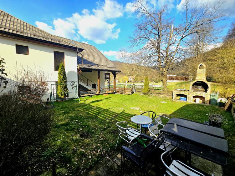 Casă individuală cu 5 camere cu Piscina în Lendt