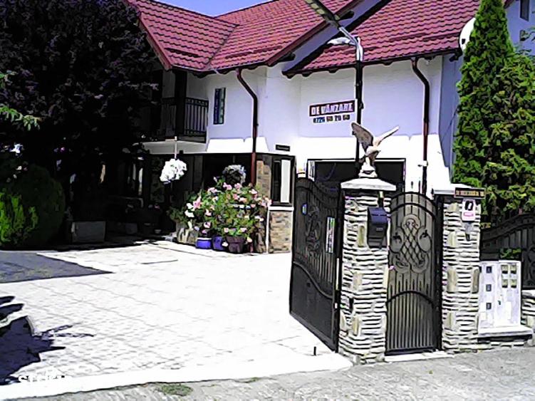 Casă cu 4 camere cu Teren 750 Mp în Central