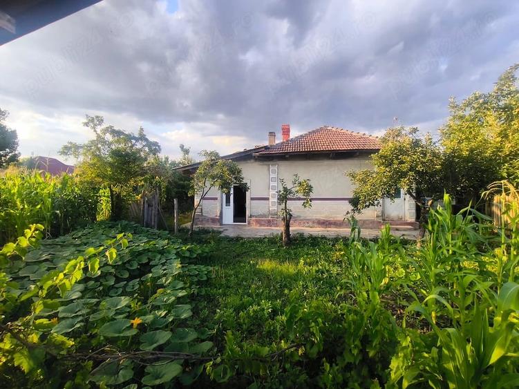 Casă cu 3 camere cu Teren 1900 Mp în Zorleni