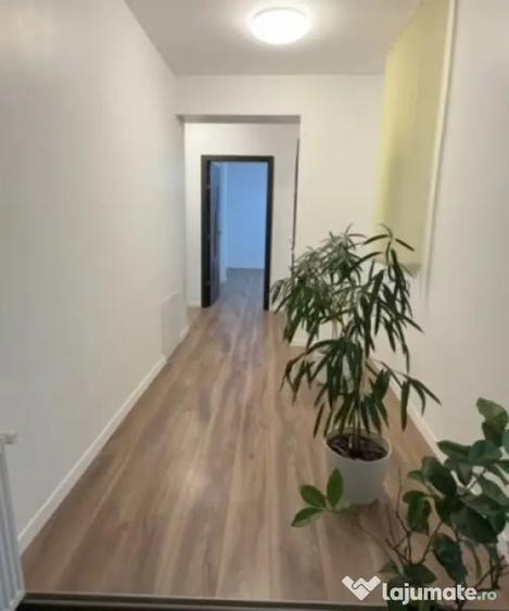 Casă cu 7 camere cu Teren 600 Mp în Central