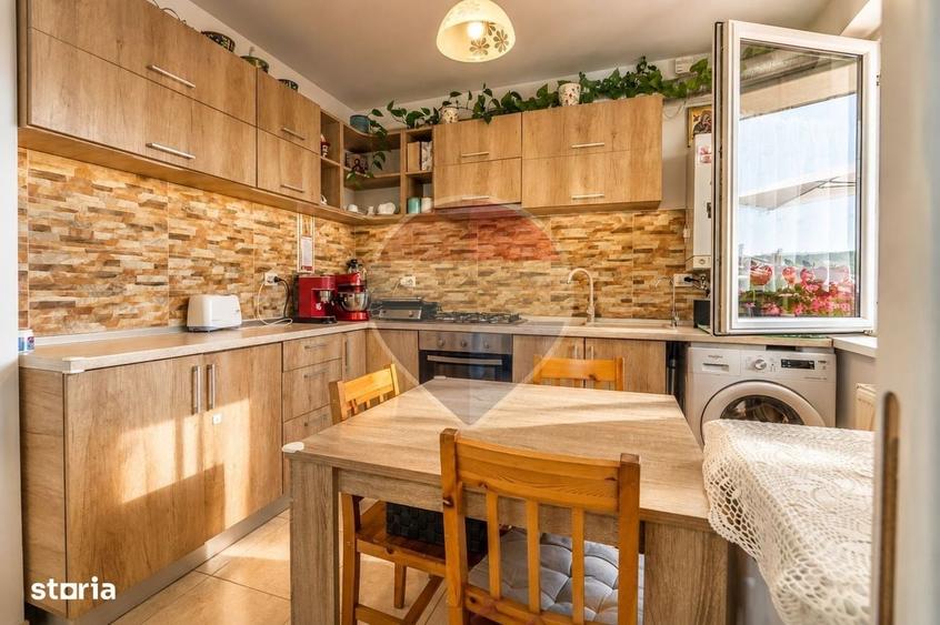 Apartament cu 3 camere decomandat în Păun