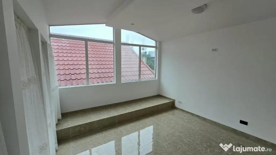 Apartament cu 7 camere decomandat în Burdujeni