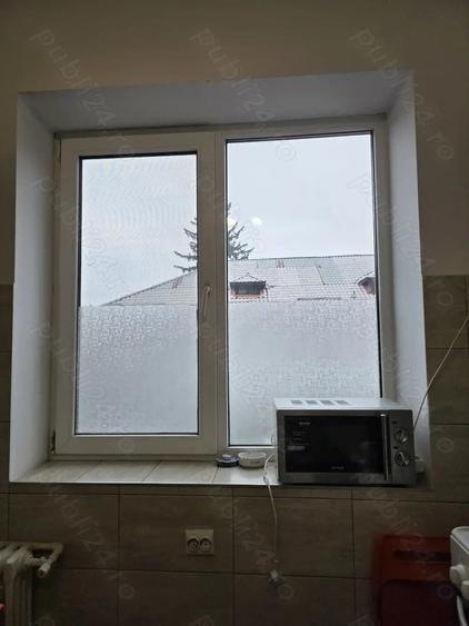 Apartament cu 2 camere semidecomandat, mobilat în Regie